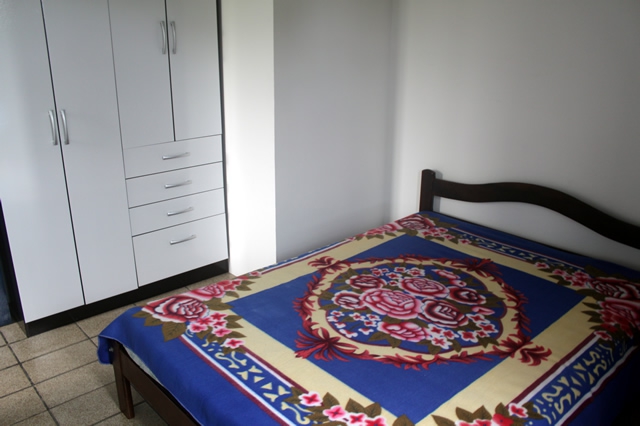 Quarto com cama de casal